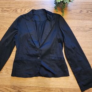 Black fitted blazer